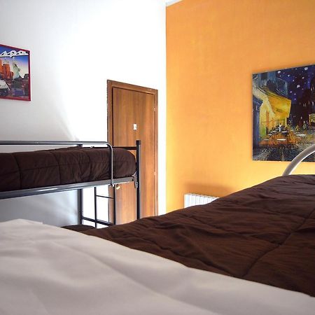 Hostel California Милано Екстериор снимка