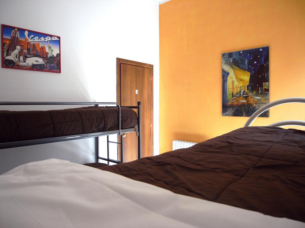 Hostel California Милано Екстериор снимка