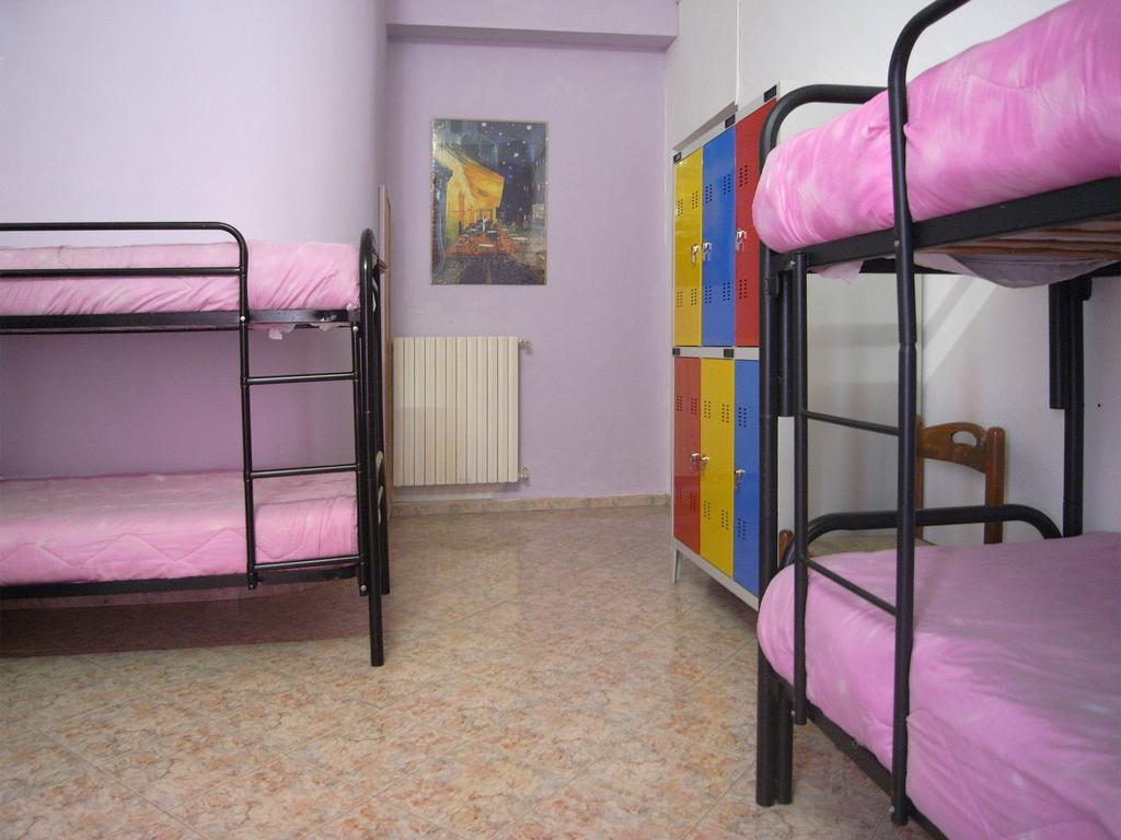 Hostel California Милано Екстериор снимка