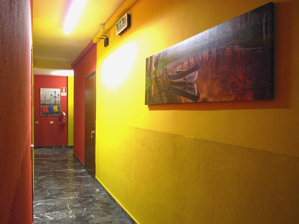 Hostel California Милано Стая снимка
