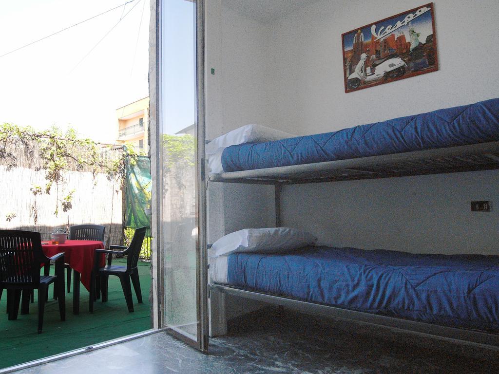 Hostel California Милано Екстериор снимка