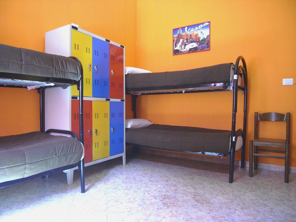 Hostel California Милано Екстериор снимка
