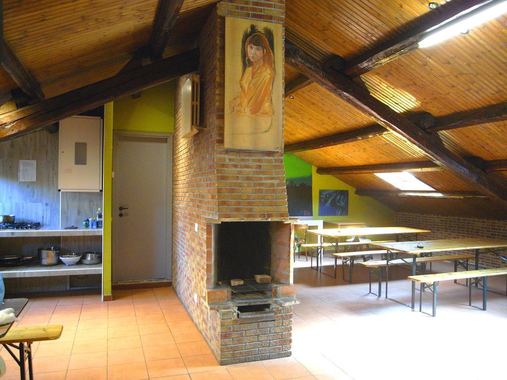 Hostel California Милано Екстериор снимка