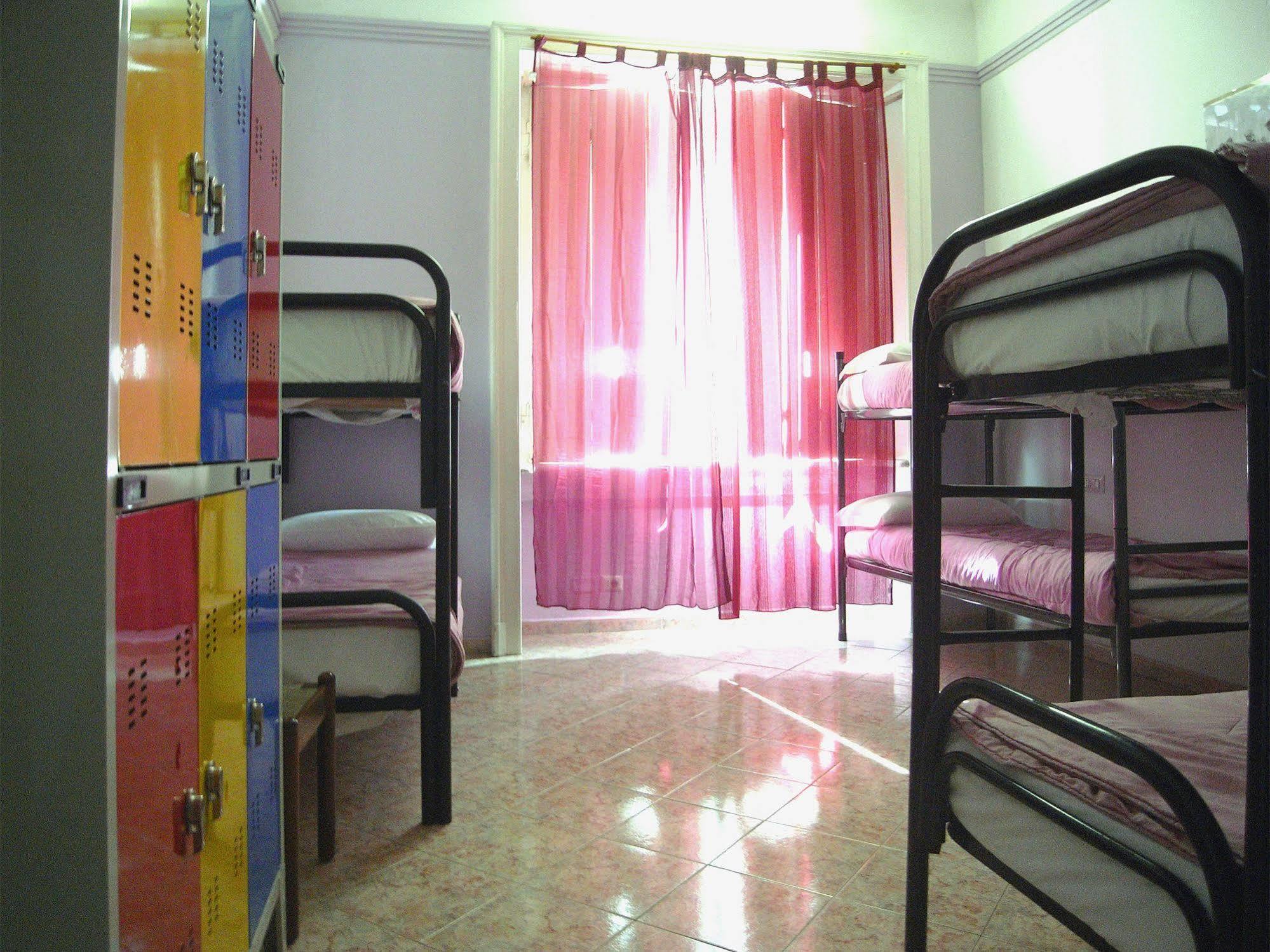 Hostel California Милано Екстериор снимка