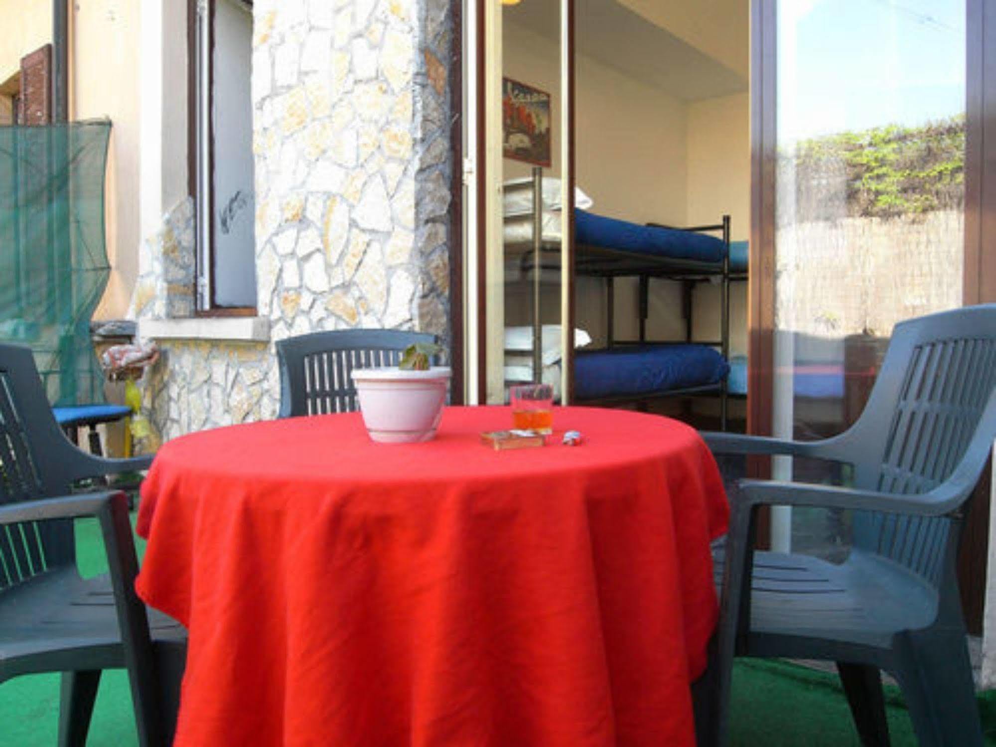 Hostel California Милано Екстериор снимка