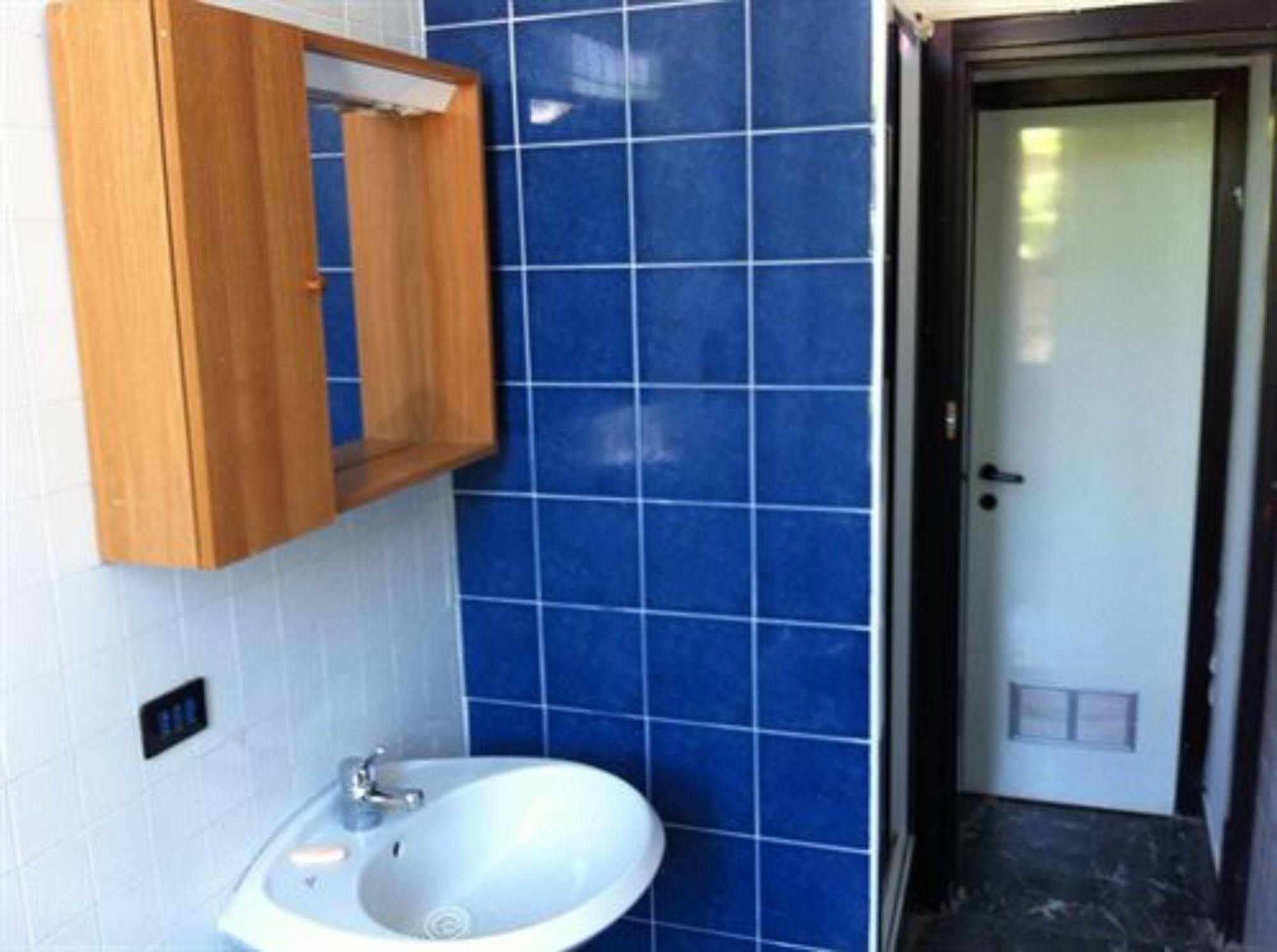 Hostel California Милано Екстериор снимка