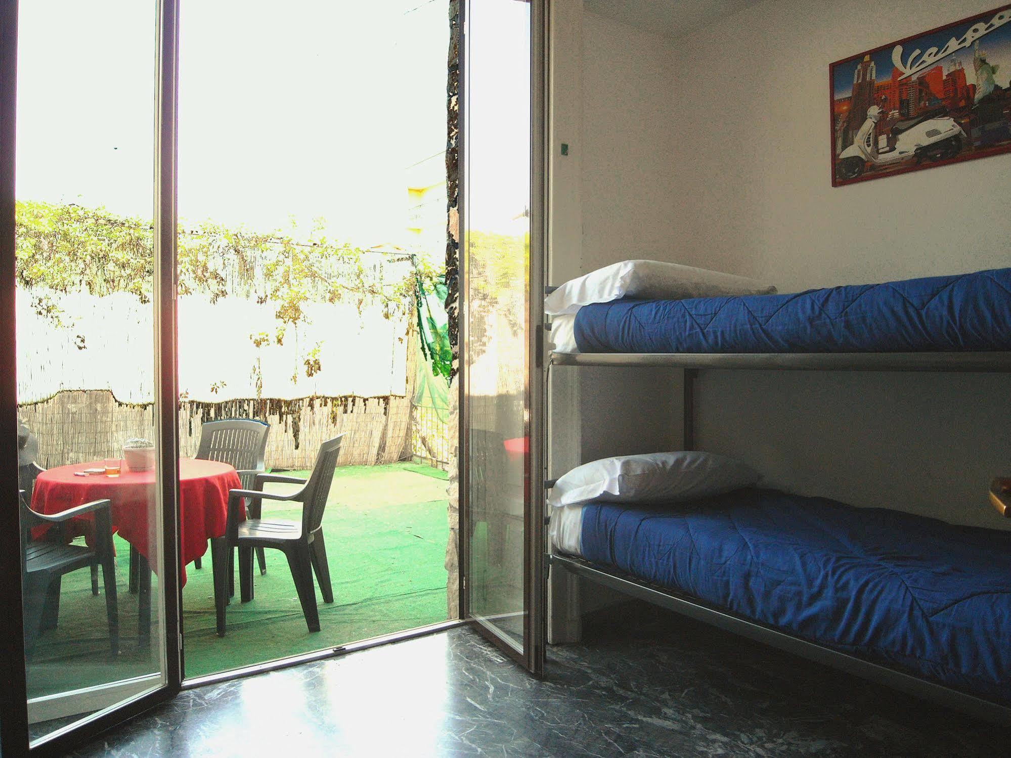 Hostel California Милано Екстериор снимка