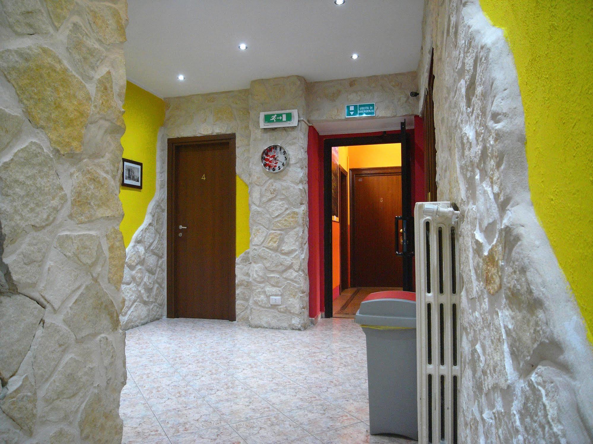 Hostel California Милано Екстериор снимка