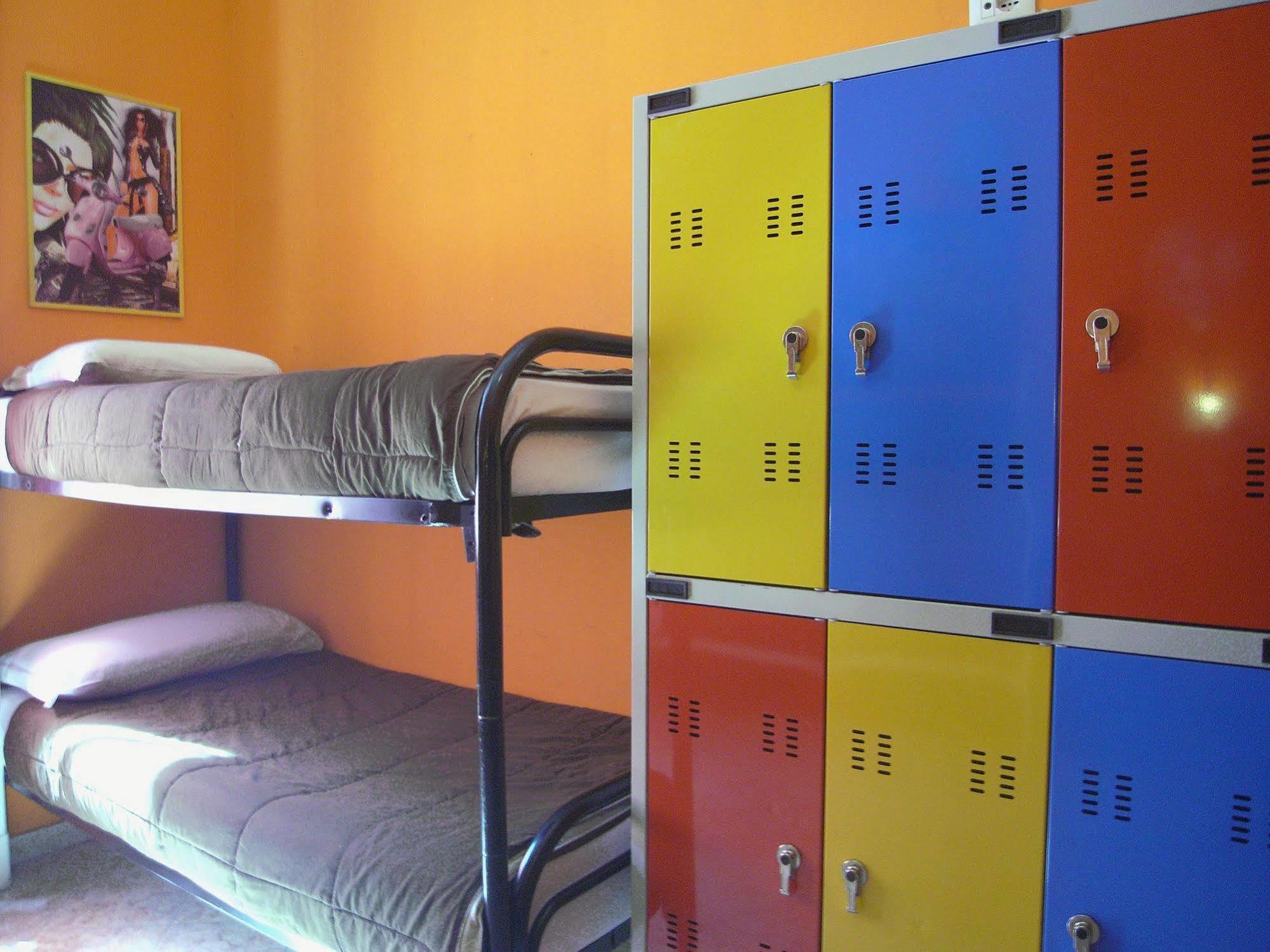 Hostel California Милано Екстериор снимка