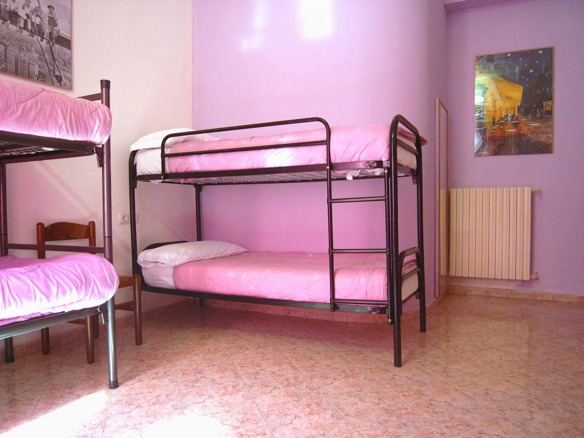 Hostel California Милано Екстериор снимка