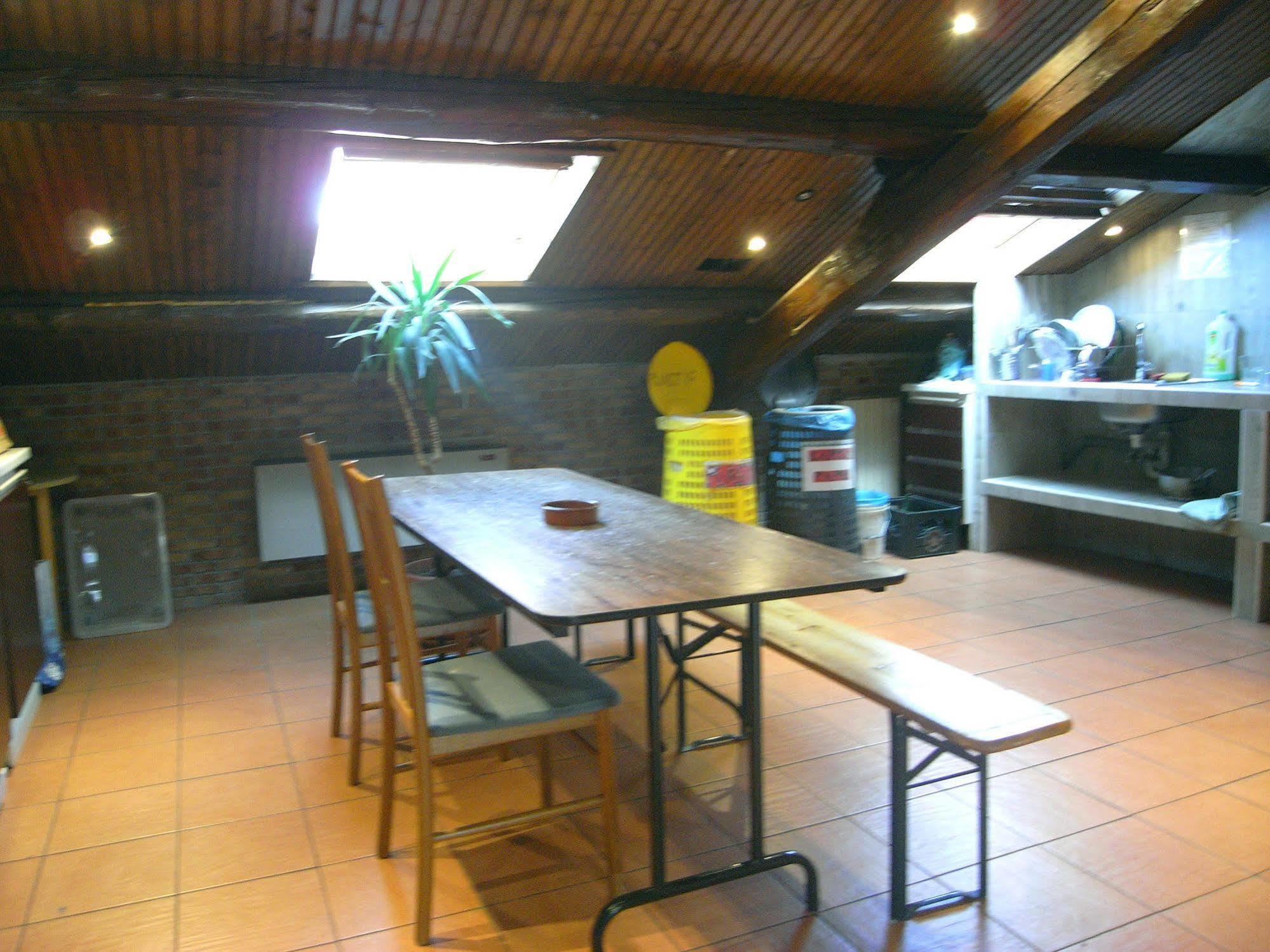 Hostel California Милано Екстериор снимка