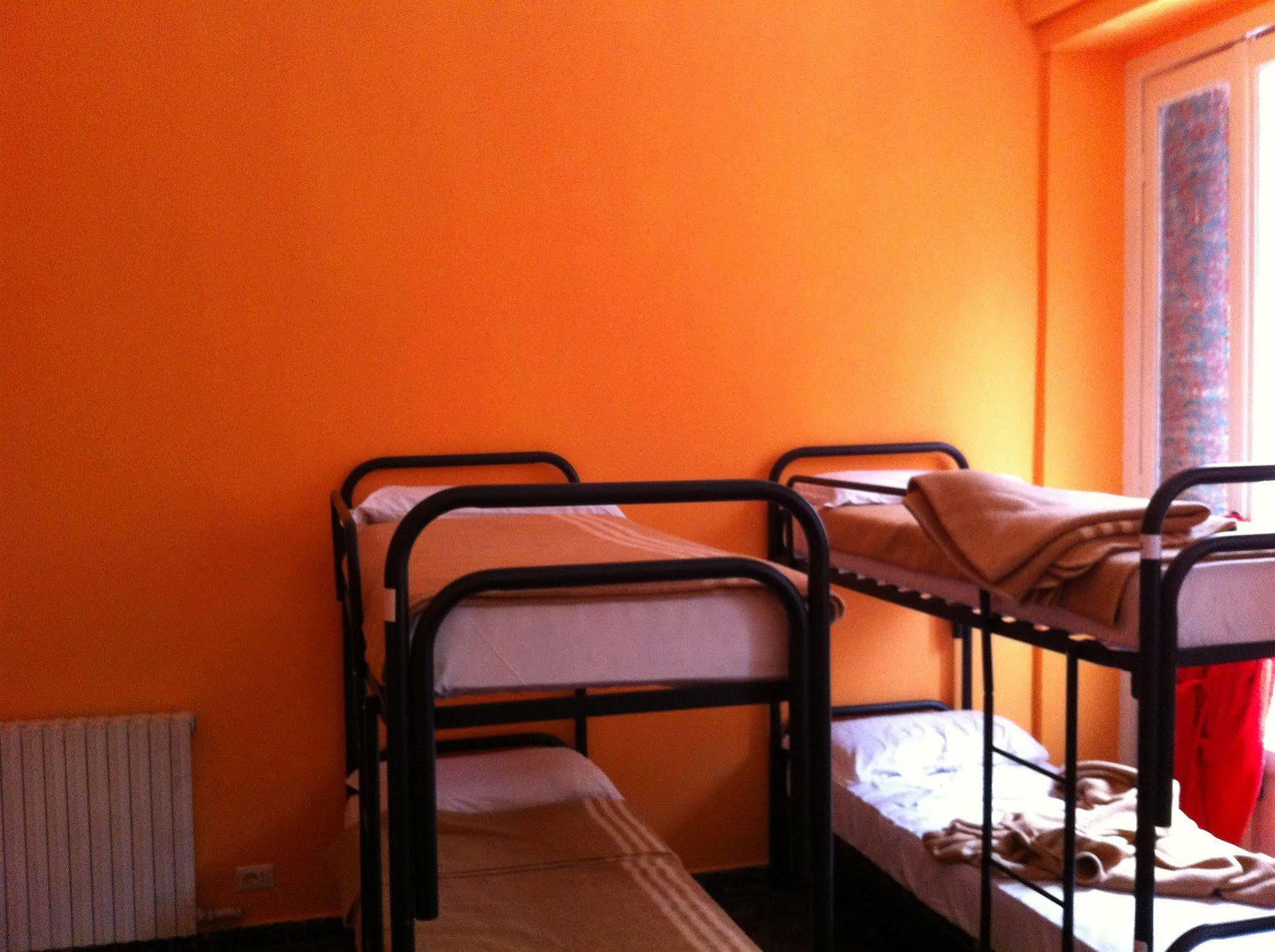 Hostel California Милано Екстериор снимка