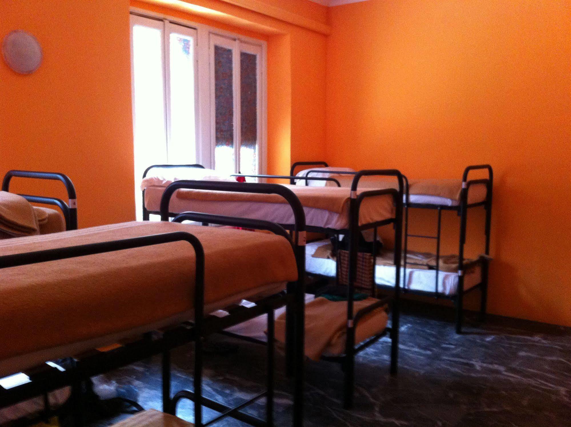 Hostel California Милано Екстериор снимка