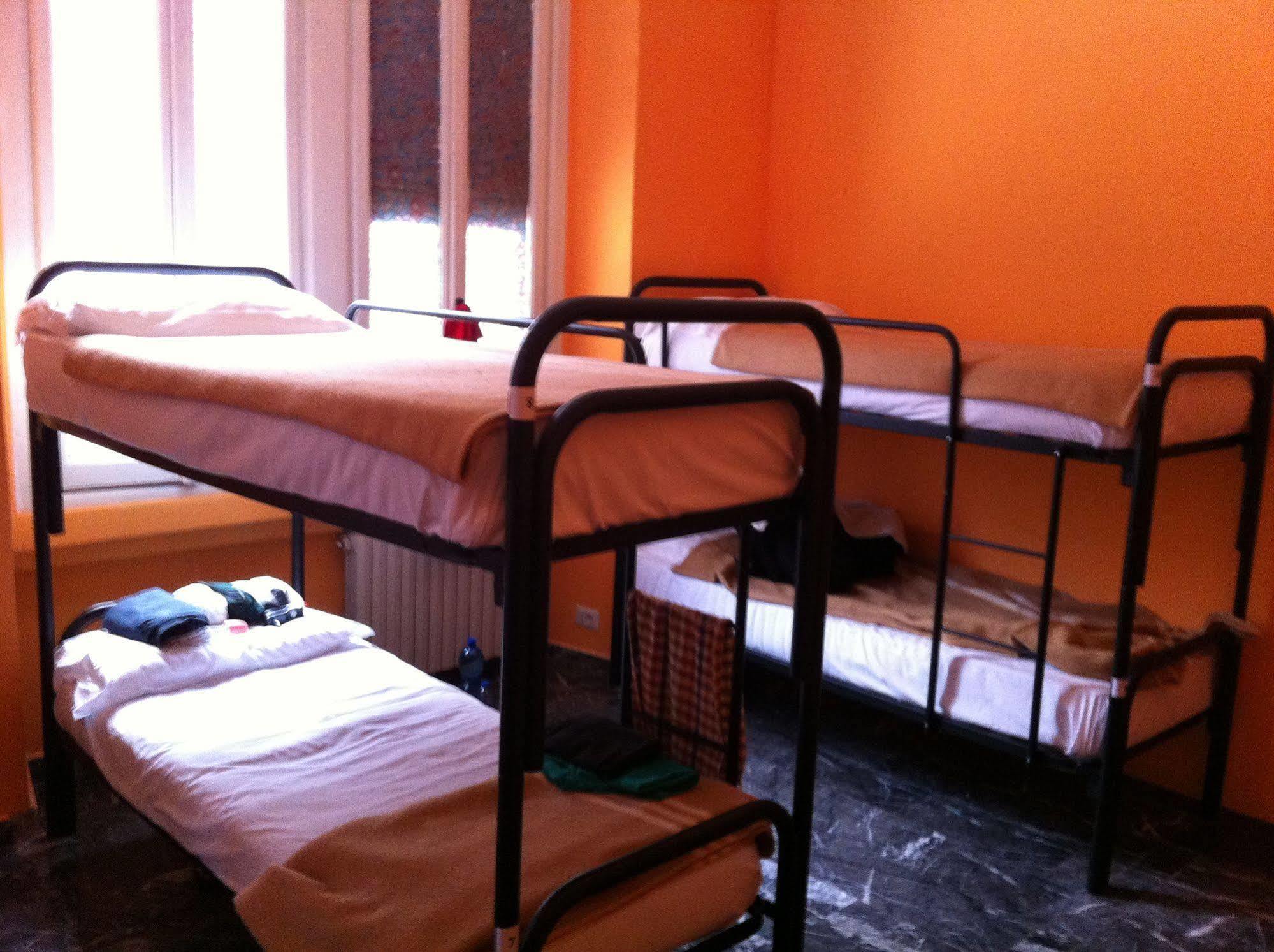 Hostel California Милано Екстериор снимка