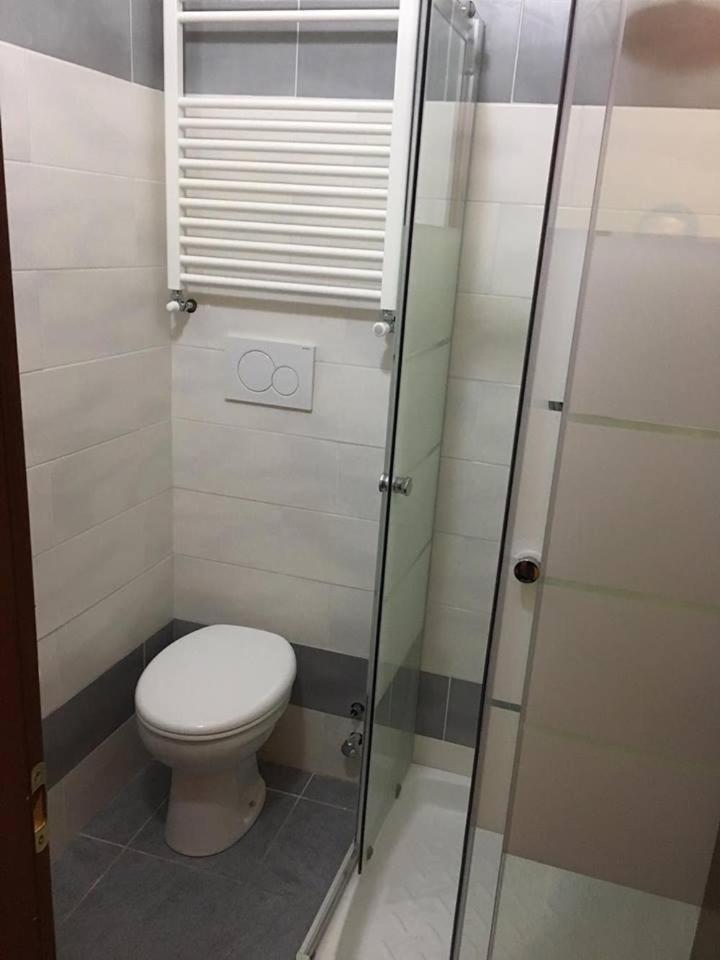 Hostel California Милано Екстериор снимка
