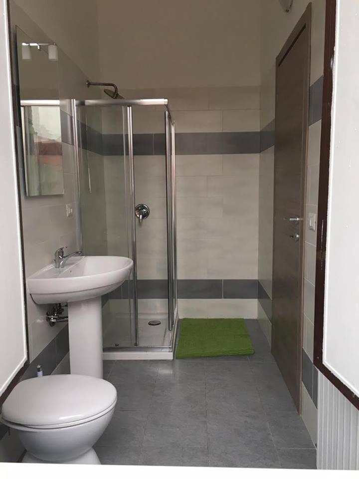 Hostel California Милано Екстериор снимка