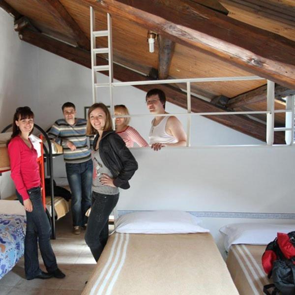 Hostel California Милано Екстериор снимка