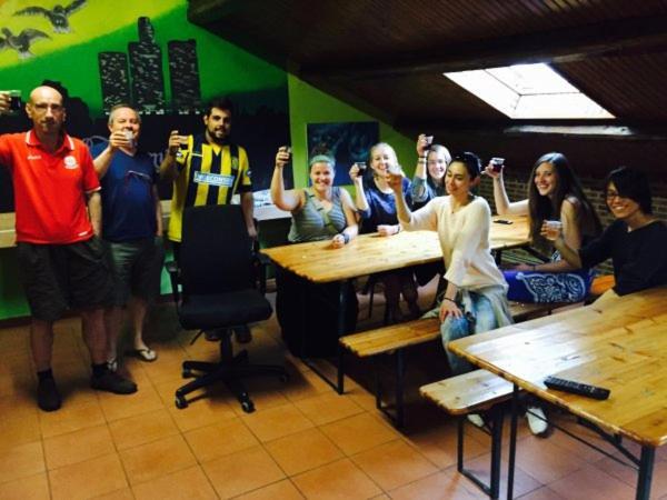 Hostel California Милано Екстериор снимка